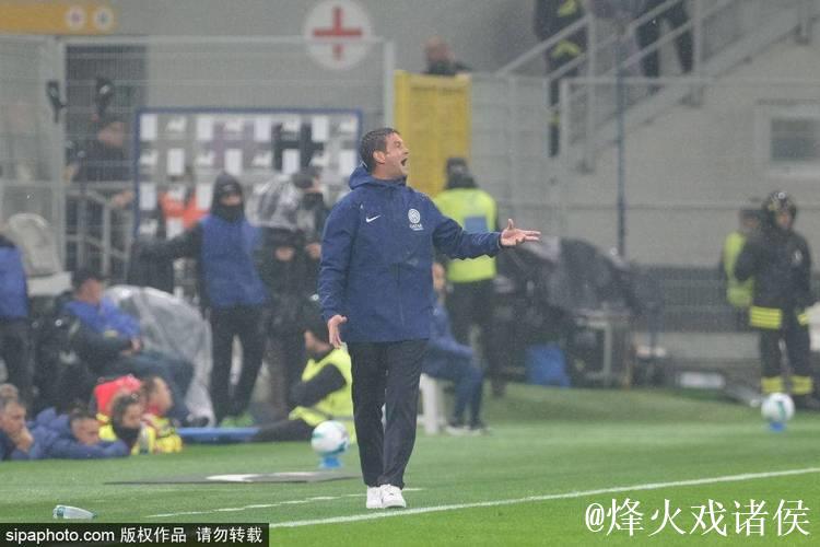 记者：佛罗伦萨对球员采取惩罚性封闭管理，瓦诺利也可能下课